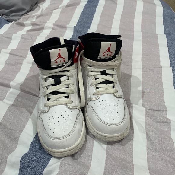 Air jordan mid White black Gym Red Shoes
